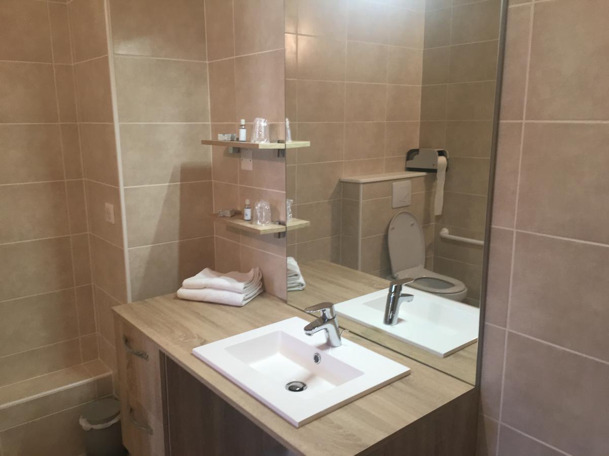 Location Chambres Hotel Joly Dun-le-Palestel Exterior foto